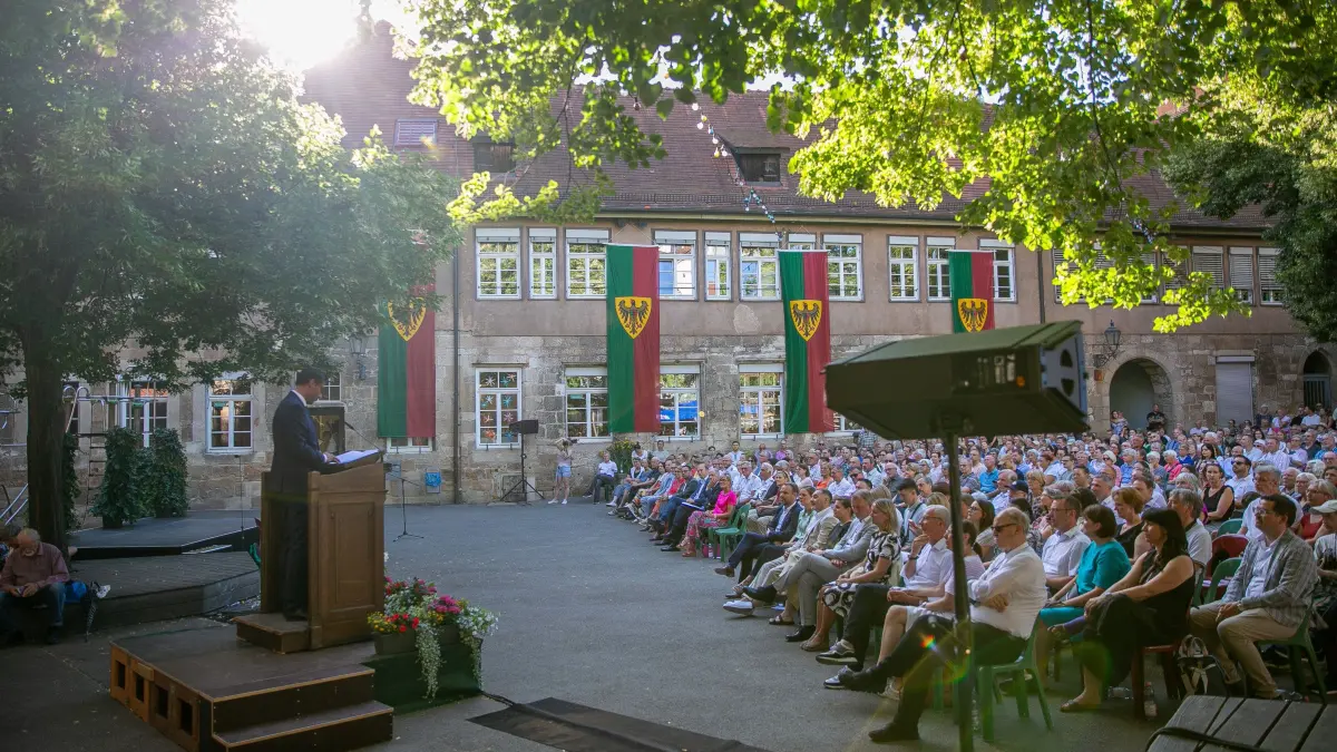 foto: Roberto Bulgrin
03. 07. 2026
Esslingen, Schwoertag im Schwoerhof
