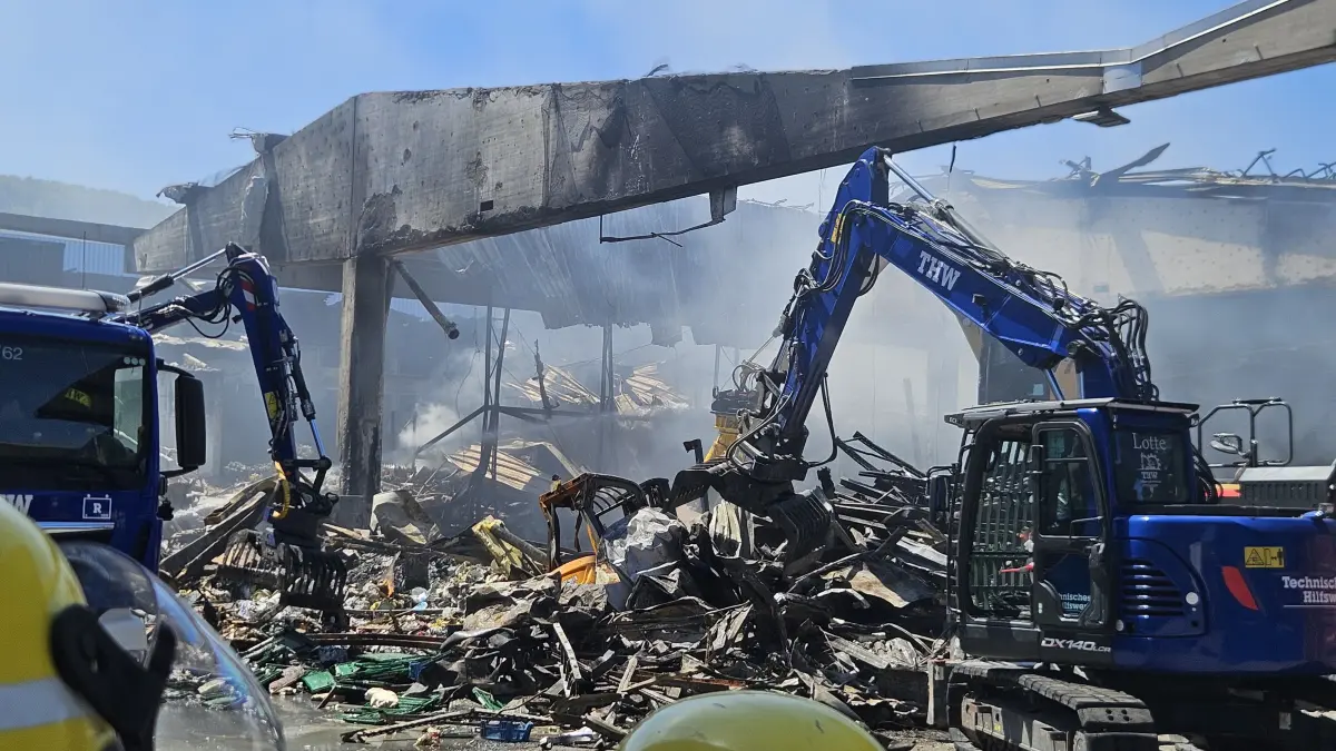 Abrissarbeiten auf der Brandstelle auf dem Stuttgarter Großmarkt