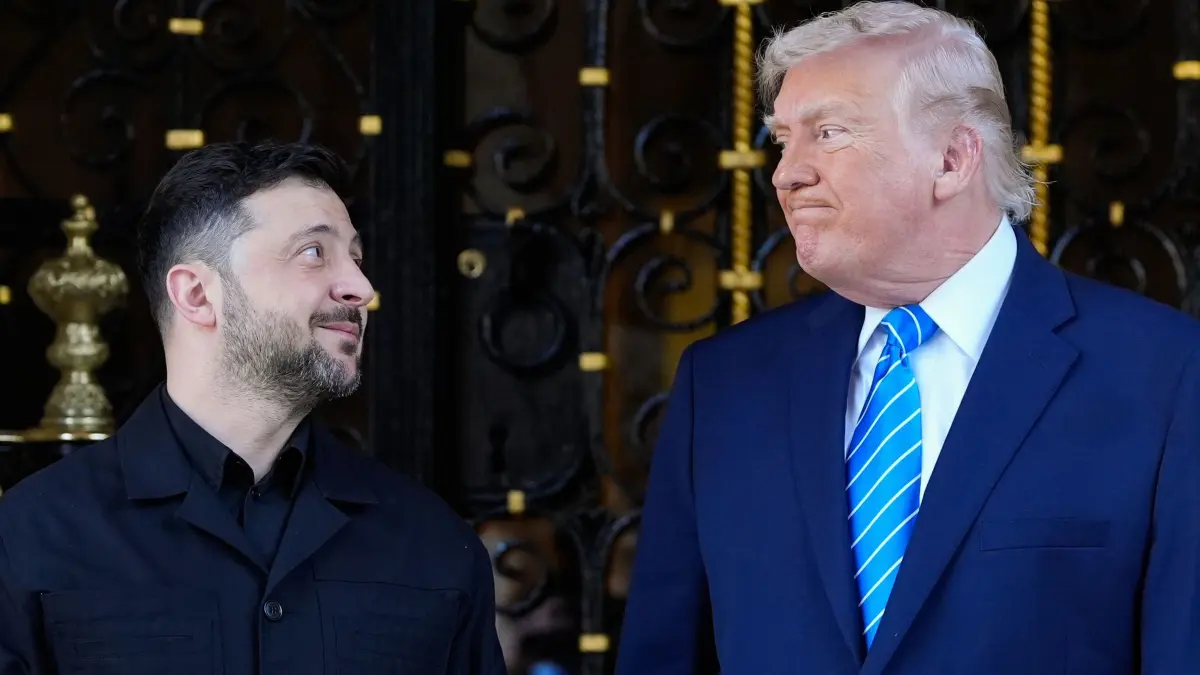 US-Präsident Trump empfängt Präsident Selenskyj in Florida: ARCHIV - 28.12.2025, USA, West Palm Beach: US-Präsident Donald Trump (r) begrüßt Wolodymyr Selenskyj, Präsident der Ukraine, in seinem Club Mar-a-Lago. (zu dpa: «Massive russische Attacken auf Ukraine vor Nato-Gipfel») Foto: Alex Brandon/AP/dpa +++ dpa-Bildfunk +++