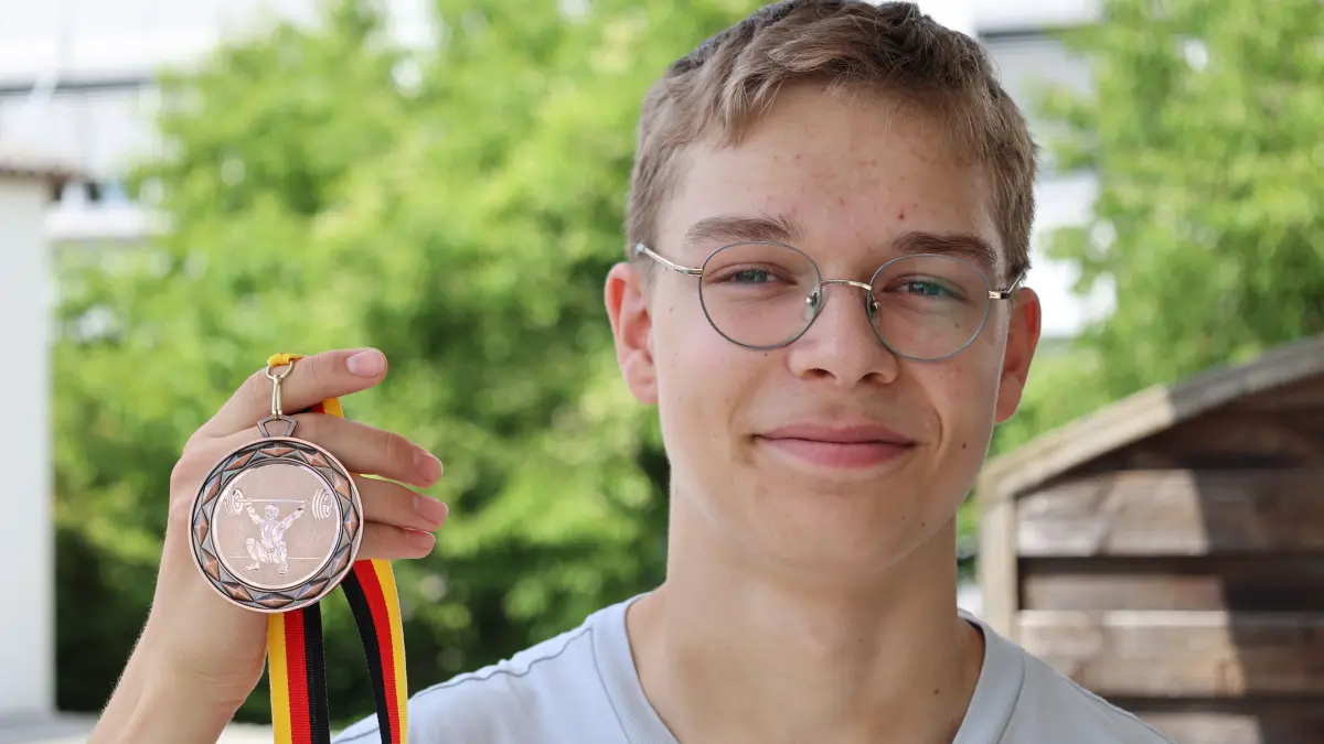 Gewichtheben Niklas Käfer: Mit Bestmarken im Reißen und Stoßen aufs Podest