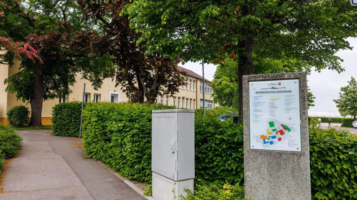 Holzgerlingen, wegen der notwendigen Sanierung des Berkenschulzentrums in Holzgerlingen soll eine Container-Ausweichschule errichtet werden.