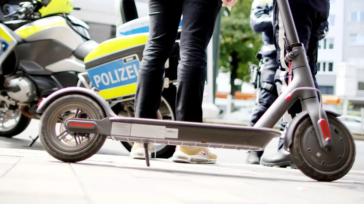 Polizei kontolliert E-Scooter