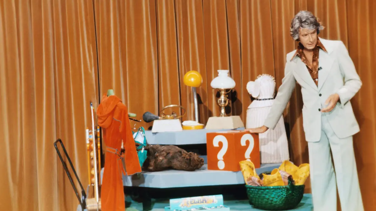 Rudi Carrell Television: Die TV-Show "Am Laufenden Band" lief von 1974 bis 1979 und war eine der beliebtesten Unterhaltungsshows der 1970er Jahre im deutschen Fernsehen. Sie folgte der "Rudi Carrell Show" und wurde wie diese von Rudi Carrell präsentiert.