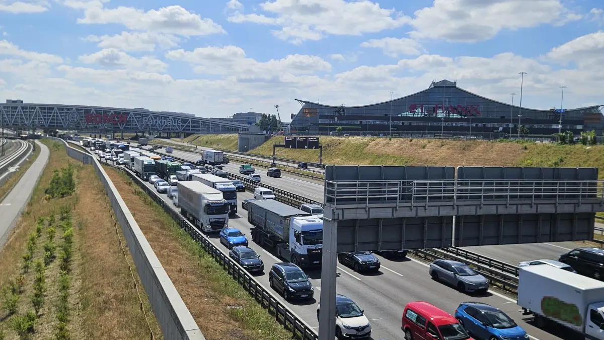 Die A8 war zeitweise voll gesperrt.