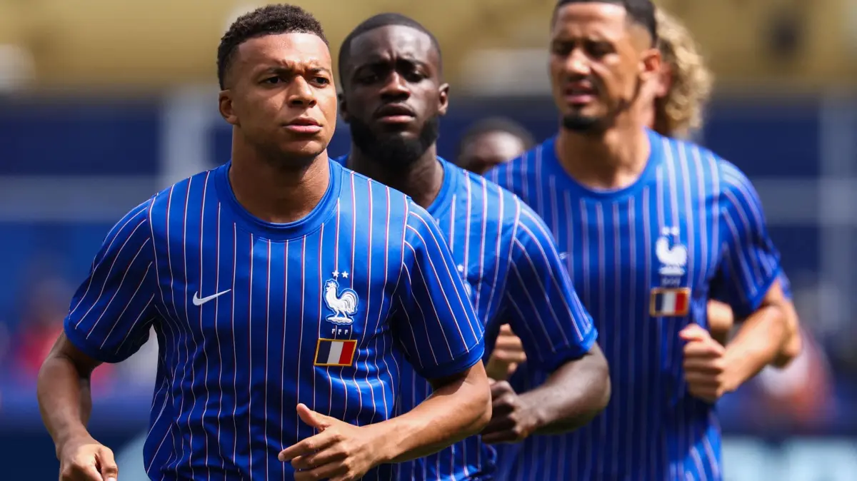 FBL-WC-2026-MATCH97-FRA-MAR: France's forward #10 Kylian Mbappe warms up ahead of the 2026 World Cup football tournament quarter-final match between France and Morocco at Boston Stadium in Foxborough on July 9, 2026. (Photo by FRANCK FIFE / AFP)