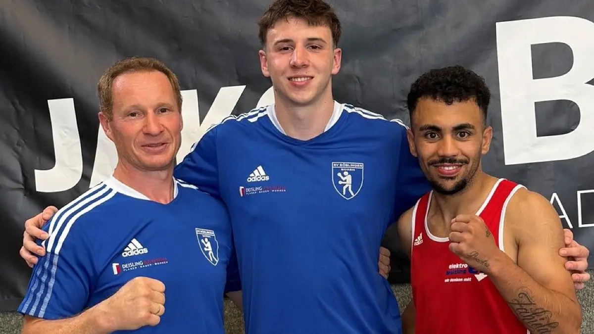 Boxen SV Böblingen Trainer Viktor Deisling (links) mit Erik Wünsch (Mitte) und Omar Hicham
