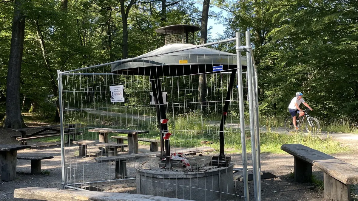 Die Grillstelle an der Bopserhütte ist mit einem Bauzaun abgesperrt.