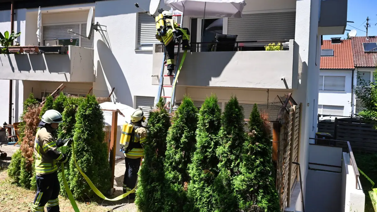 Feuerwehr Fellbach mit LEiter im Einsatz