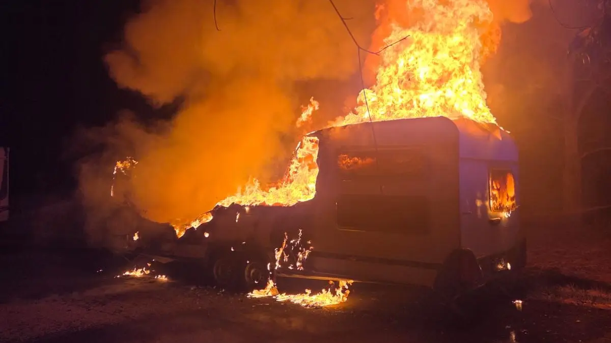 Wohnwagen in Vollbrand geraten