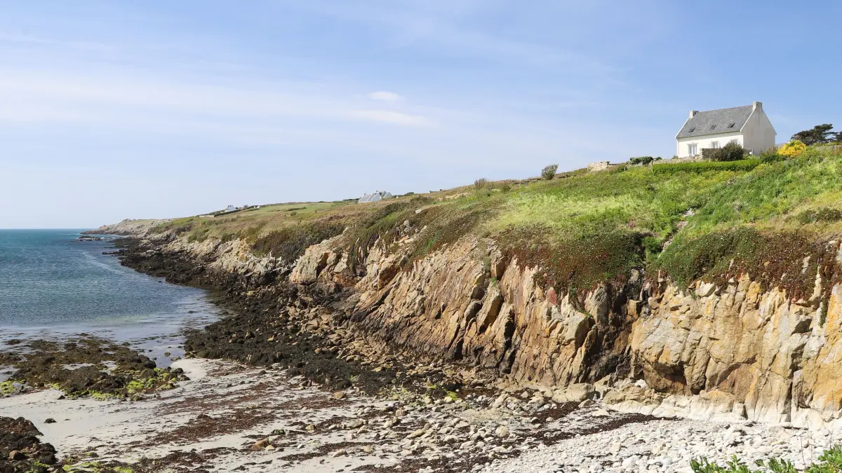 Über 2000 Tagestouristen täglich locken die bildhübschen Küsten in der Hauptsaison auf die Insel Ouessant.