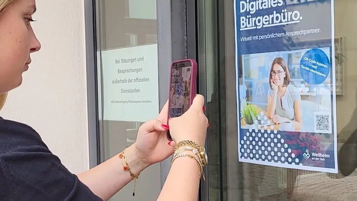 In Weilheim/Teck gibt es seit kurzem ein virtuelles Bürgerbüro. Vieles muss damit nicht mehr in Person auf dem Rathaus erledigt werden: Das Bürgerbüro bietet Videotermine an. Weilheim ist als relativ kleine Kommune eine der Pionierinnen des neuen Angebots.