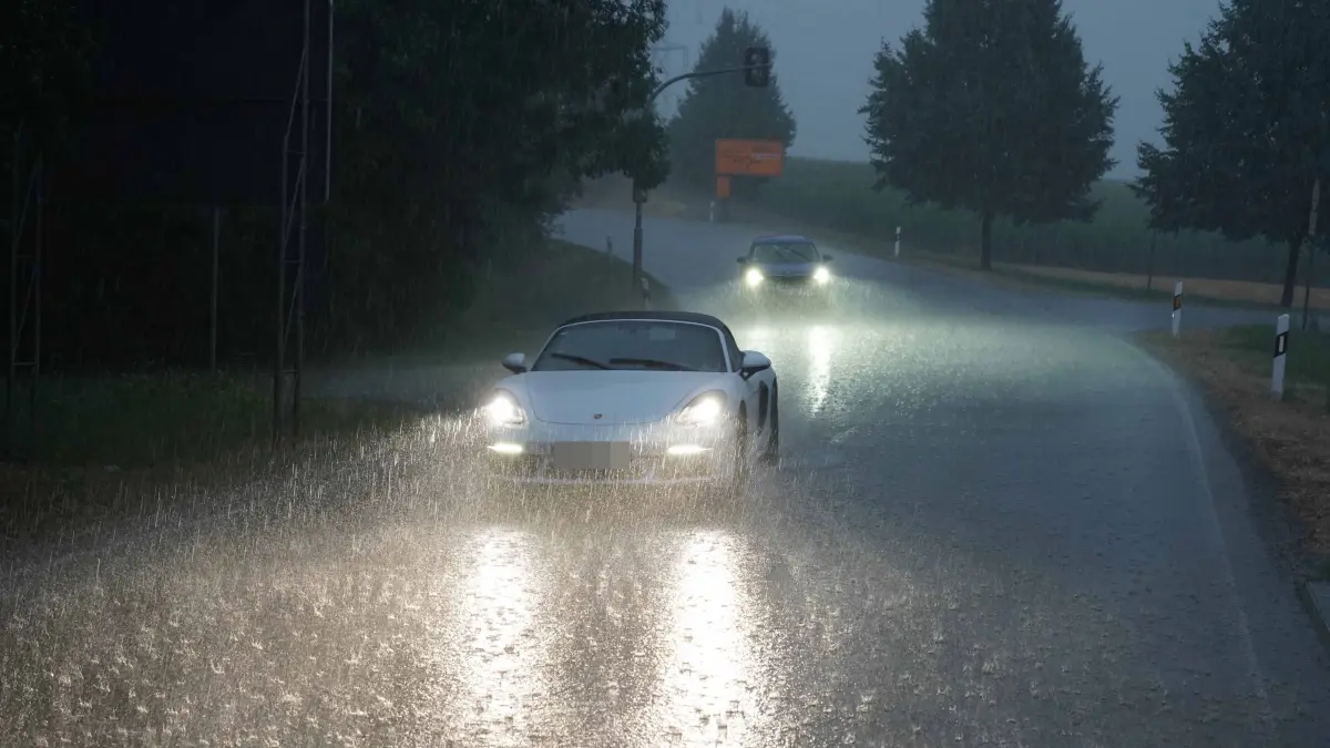 Stuttgart, und Kreis Ludwigsburg Schwieberdingen Mega starke Superzellen, Sturm und Strak Regen Foto Andreas Rosar Fotoagentur-Stuttgart 16.07.2026