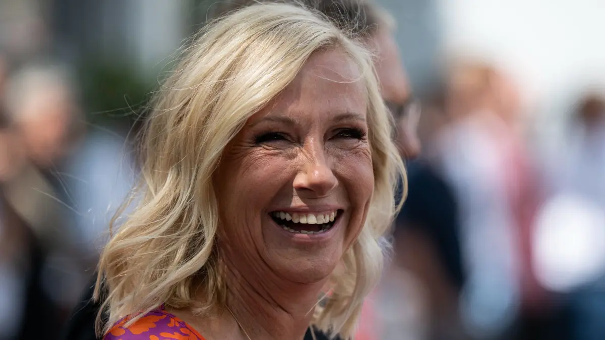 ZDF-Fernsehgarten: 19.07.2026, Rheinland-Pfalz, Mainz: Andrea Kiewel, Fernsehmoderatorin, spricht während des ZDF-Fernsehgartens. Foto: Hannes P. Albert/dpa +++ dpa-Bildfunk +++