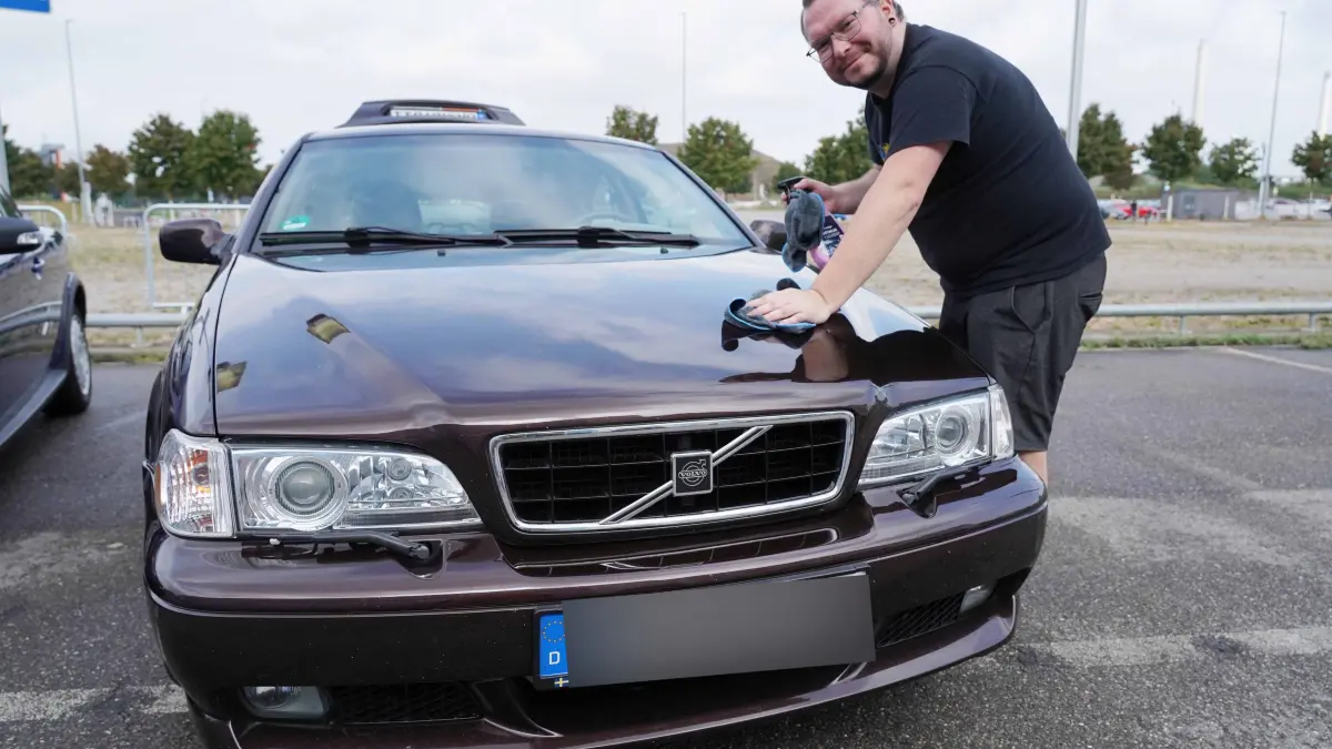Boeblingen Motorworld Motor Treff am Flugfeld, schwedische Automobil Kultur Volvo oder Saab beide marken sind Willkommen bis 17.00 Uhr Mehrere Hundert Fahrzeuge sind schon da. Sie kommen aus ganz Deutschland und aus dem Ausland. Heute ist Schweden in der Ueberzahl.
Foto Andreas Rosar Fotoagentur-Stuttgart 19.07.2026 Kennezeichen muessen nicht geblendet werden.