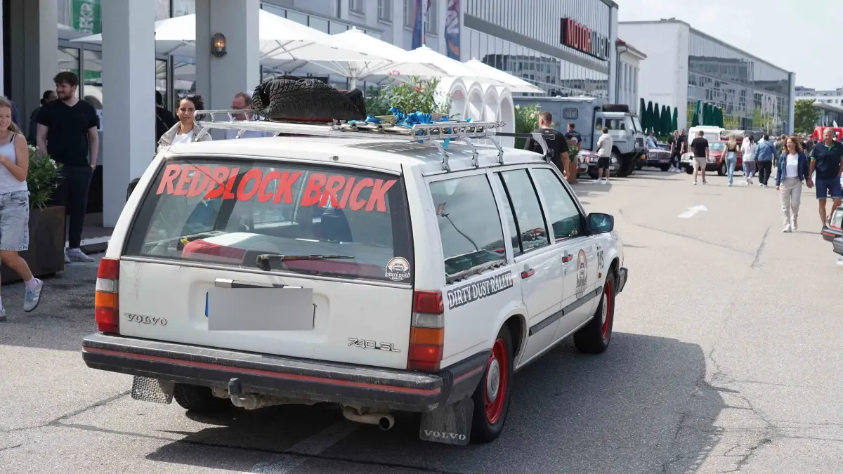 Boeblingen Motorworld Motor Treff am Flugfeld, schwedische Automobil Kultur Volvo oder Saab beide marken sind Willkommen bis 17.00 Uhr Mehrere Hundert Fahrzeuge sind schon da. Sie kommen aus ganz Deutschland und aus dem Ausland. Heute ist Schweden in der Ueberzahl.
Foto Andreas Rosar Fotoagentur-Stuttgart 19.07.2026 Kennezeichen muessen nicht geblendet werden.