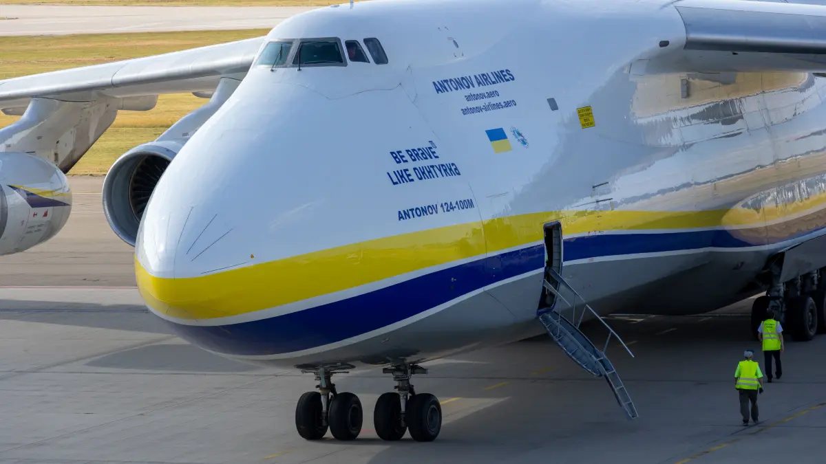 Die Antonov An-124 ist eines der größten Frachtflugzeuge der Welt.