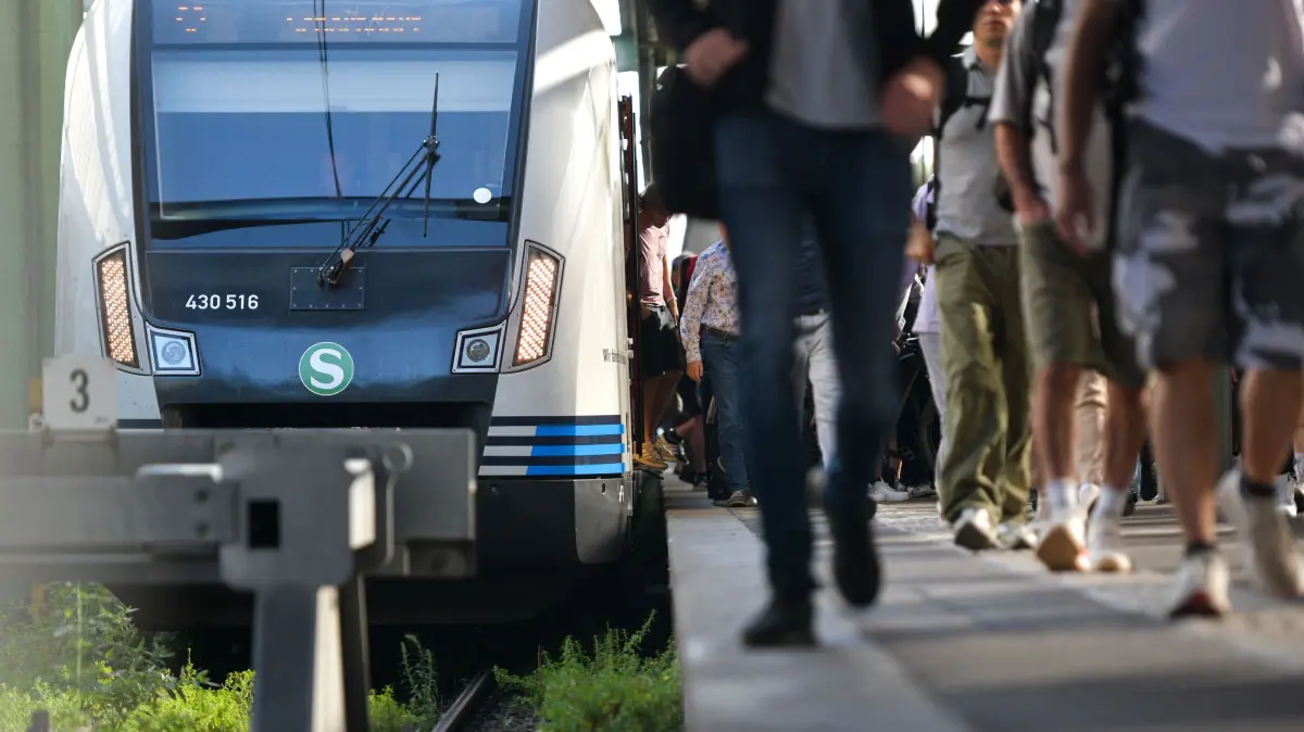 S-Bahn, Sperrung: Stuttgart, Zum sechsten Mal, aber erstmals außerhalb der Ferien, ist die S-Bahnstammstrecke gesperrt. Wie läuft es am ersten Tag im Berufsverkehr?