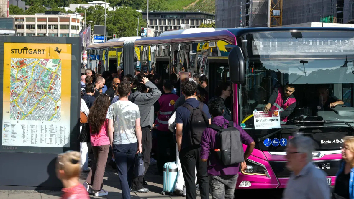 S-Bahn, Sperrung: Stuttgart, Zum sechsten Mal, aber erstmals außerhalb der Ferien, ist die S-Bahnstammstrecke gesperrt. Wie läuft es am ersten Tag im Berufsverkehr?