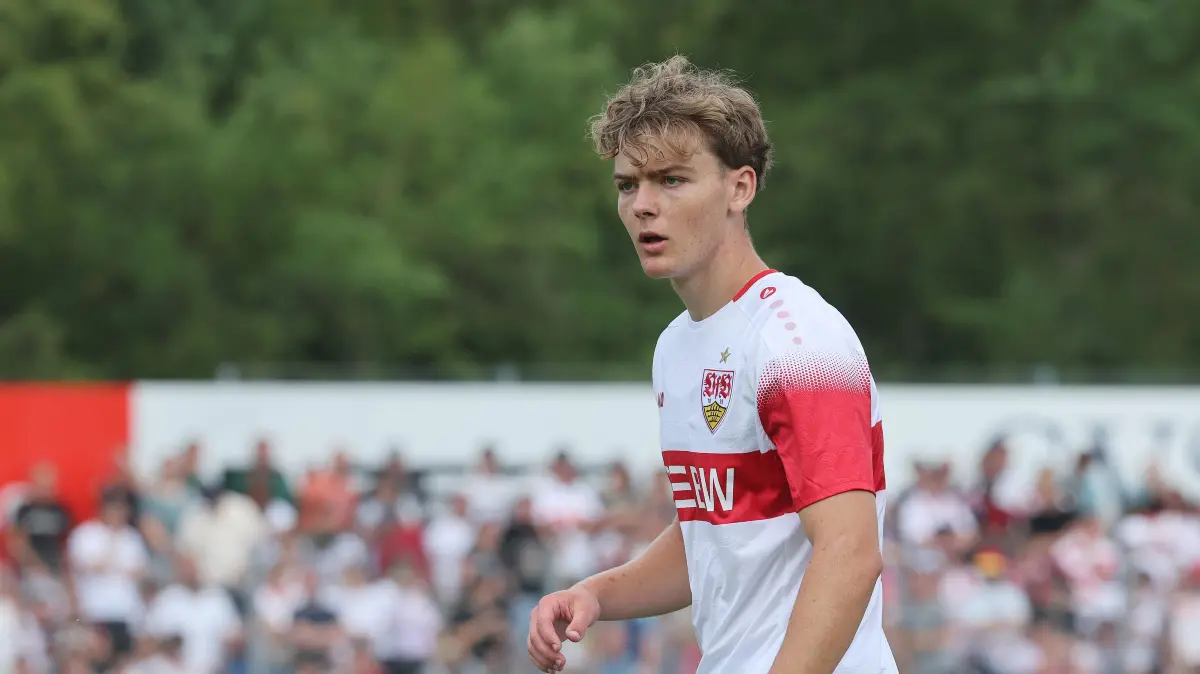 Fußball TSG Balingen vs. VfB Stuttgart : BAU // 19.07.2026, Deutschland, Balingen, Fußball Bundesliga, Saison 2026/2027, Testspiel,
TSG Balingen vs. VfB Stuttgart, Yanik Spalt ( VfB )