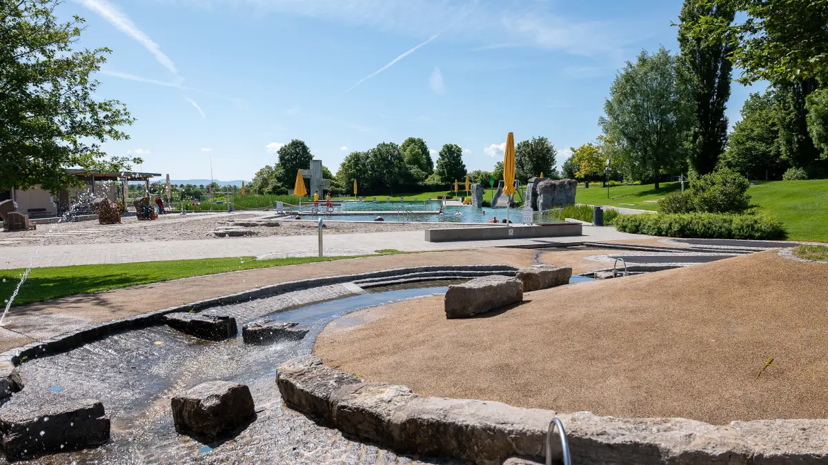Kinderbereich im Naturfreibad Herrenberg
BBKZ, Umfrage im Herrenberger Naturfreibad: Was sagen die Badegäste zum Saisonstart? Wie viel Zeit geben sie dem Bad, bis es wieder gesperrt werden muss?, Naturfreibad Herrenberg, 26.05.2024
Foto: Eibner/Sander