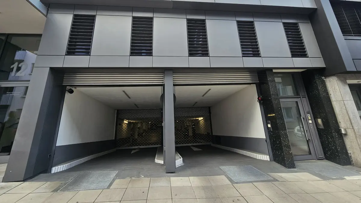 Parkhaus Tiefgarage Mann überfahren