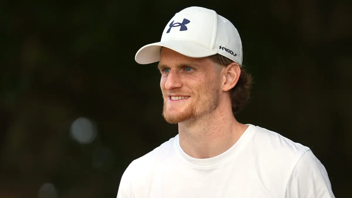Fußball GSV Pleidelsheim vs. SGV Heilbronn-Freiberg: BAU // 2026.07.21, Deutschland, Pleidelsheim, Fußball GSV Pleidelsheim vs. SGV Heilbronn-Freiberg, Neuzugang Scott Kennedy schaut sich das Spiel in zivil an