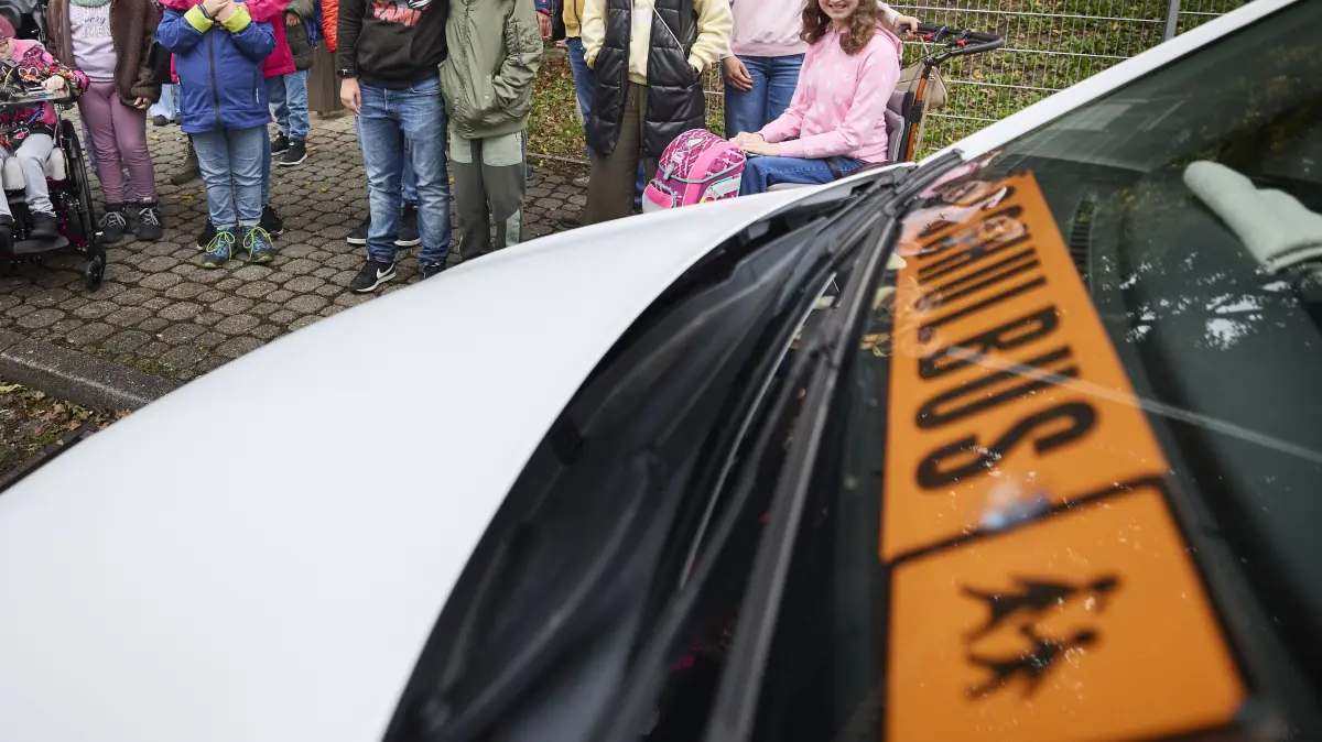 Schorndorf, DEU, 10.10.2025
Der Eigenanteil von Schülern aus SBBZ-Einrichtungen an der Schülerbeförderung sollt erhöt werden.
No model release. Kein Einverständnis für Werbung, keine Weitergabe an Dritte.
Abgebildete Personen haben der Veröffentlichung in der STZN zugestimmt.