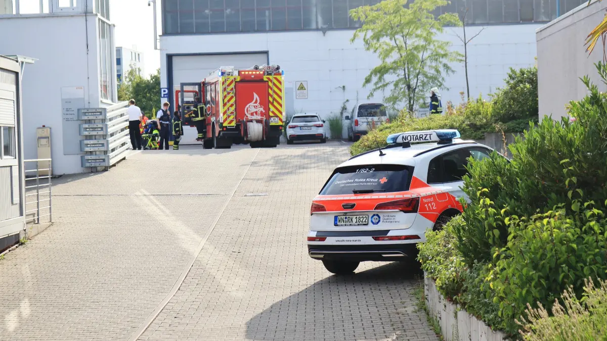 Einsatz auf Firmengelände nach Akkubrand mit acht Verletzten