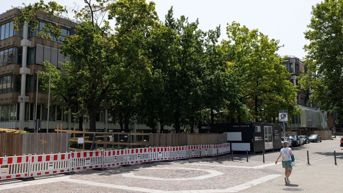 Uhland Quartier: Die Bäume im Innenhof des Uhland Quartiers am Olgaeck sollen anscheinend für die Sanierung des Allianz Gebäudes weichen.