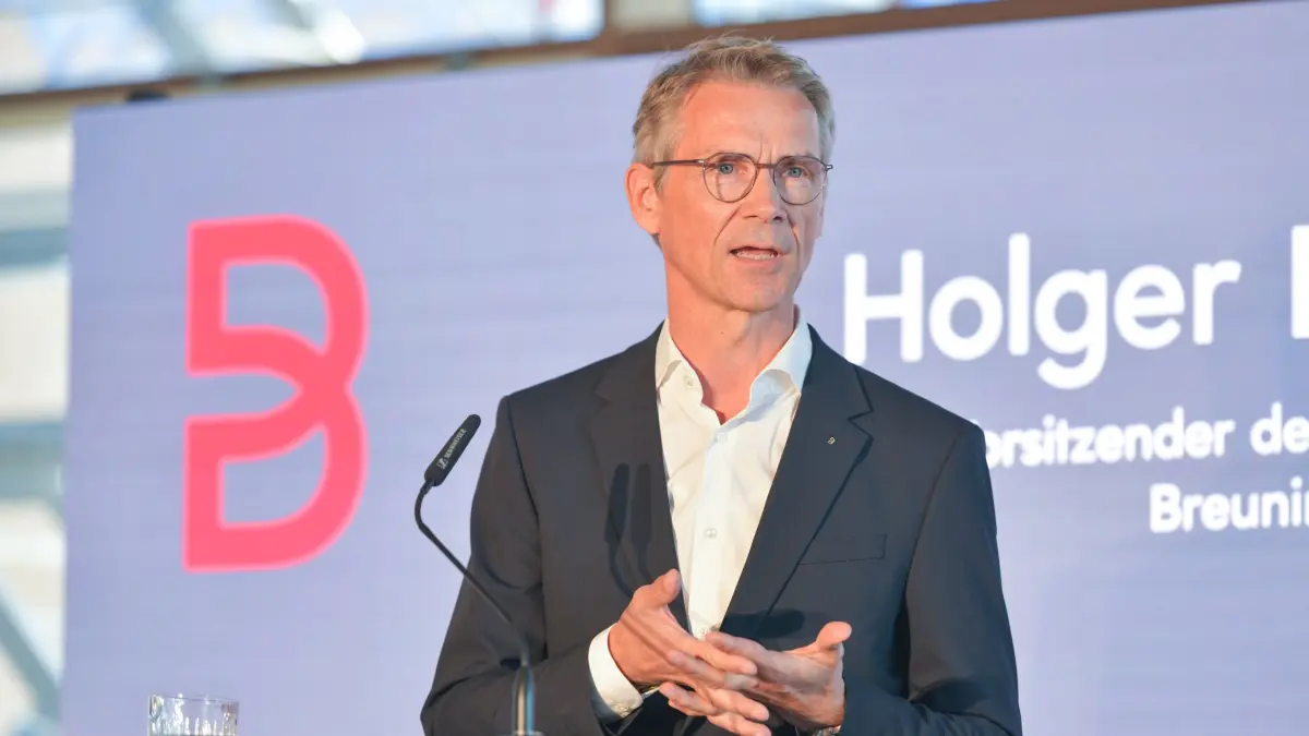 Richtfest Breuninger Park: Stuttgart, Richtfest Breuninger Park, Esslinger Str. 1, 70173 Stuttgart
15.00 Uhr Festreden und Richtfest-Zeremonie
Es sprechen: Holger Blecker
CEO und Vorsitzender der Breuninger Unternehmensleitung
Dr. Fabian Mayer
Erster Bürgermeister der Stadt Stuttgart
Martin Haas
Partner und Freier Architekt von haascookzemmrich