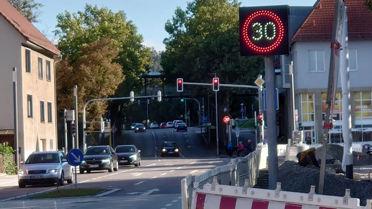 Dynamisches Verkehrszeichen in der Seestraße in Herrenberg