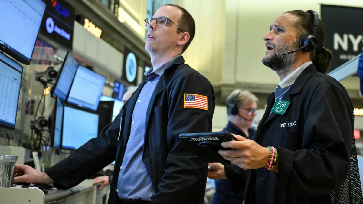US-STOCKS-MARKETS-NYSE: Traders work on the floor of the New York Stock Exchange (NYSE) in New York on July 23, 2026. Wall Street stocks tumbled on Thursday as oil prices shot higher on worsening effects of the US-Iran war while Tesla and Google parent Alphabet fell sharply after earnings reports. International oil benchmark Brent North Sea crude topped $100 a barrel after Yemen's Iran-backed Houthi rebels struck oil tankers in the Red Sea. The attack brought the war roiling the Middle East to a new front. (Photo by ANGELA WEISS / AFP)