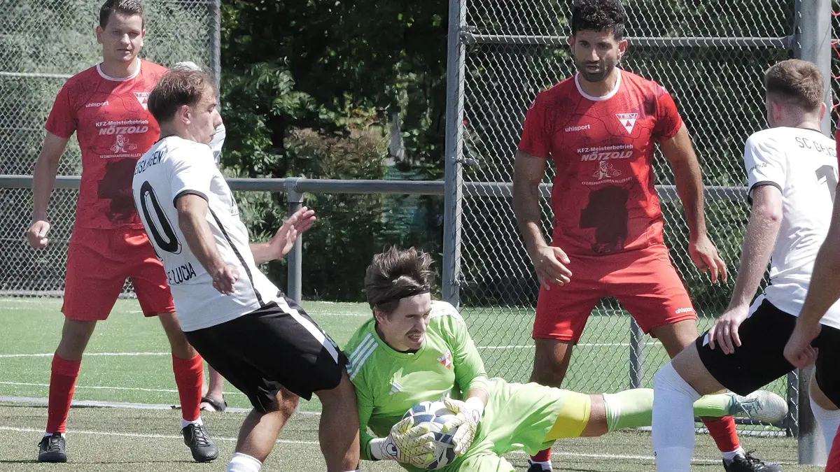 Fußball, Fussball, wfv Pokal, TSV Weilimdorf II - SC Geislingen: Fußball, Fussball, wfv-Pokal, wfv Pokal, Pokalspiel, TSV Weilimdorf II - SC Geislingen
Nr.19 (W): Erdinc Bozoglu - rot
Nr.13 (W): Friedrich Köhler - grün
Fotograf: Günter E. Bergmann - Photography
Aufnahmedatum: 25.07.2026