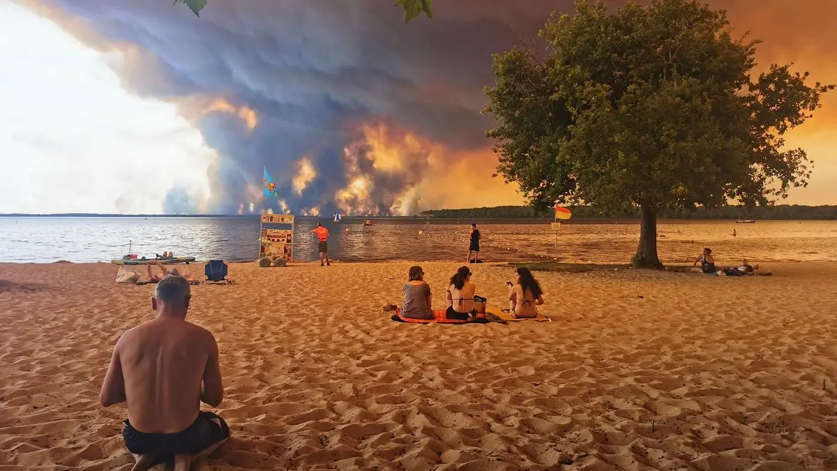 Da der Wind gedreht hat, hatdas Feuer seine Ausbreitungsrichtung geändert. Die Flammen breiteten sich nun nach Osten in Richtung des Ballungsraums von Bordeaux aus.