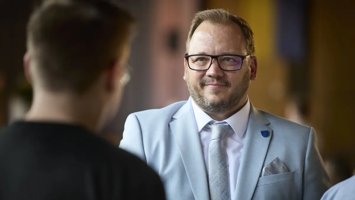 KEINEN AUSSCHNITT MACHEN Amtseinsetzung von Kevin Latzel als BM Remshalden: KEINEN AUSSCHNITT MACHEN
Remshalden-Geradstetten, DEU, 26.07.2026
Amtseinsetzung von Kevin Latzel als BM Remshalden
No model release. Kein Einverständnis für Werbung, keine Weitergabe an Dritte.
Abgebildete Personen haben der Veröffentlichung in der STZN zugestimmt.