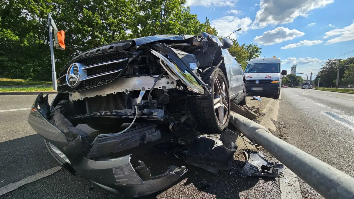 Unfall Stuttgart-Freiberg Mercedes