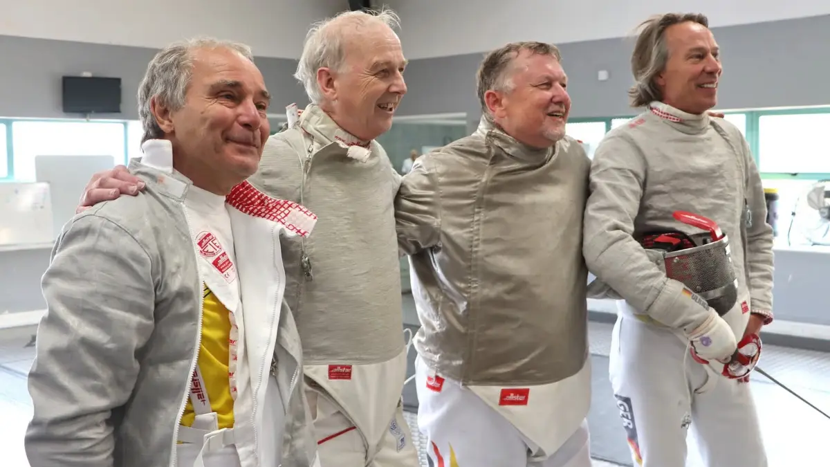 Thomas Maier, Olaf Ziebell, Udo Ziegler und Helge Ulrich (von links) freuen sich über den Sieg gegen Großbritannien.