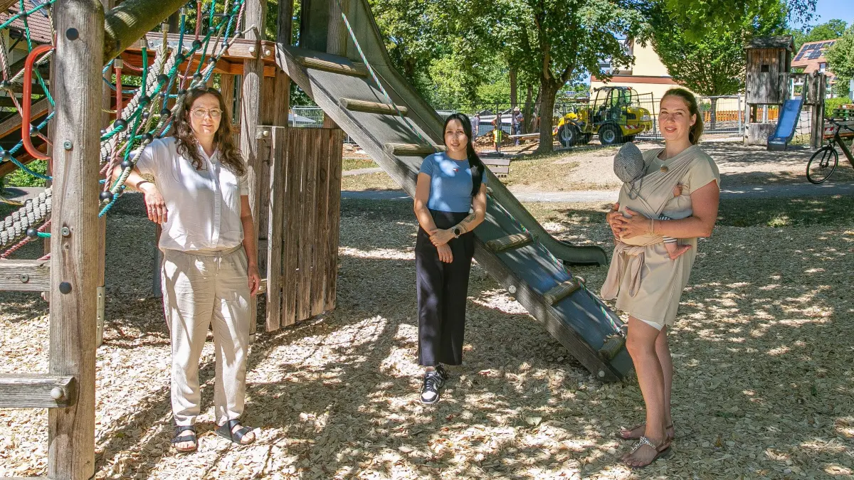 foto: Roberto Bulgrin
28. 07. 2026
Wernau, Der Gemeinderat Wernau hat sich mehrheitlich entschieden, die Kita-Gebühren nicht zu erhöhen. Eltern hatten sich im Vorfeld dafür eingesetzt
vl: Julia Thiel, Matea Reinelt, Nicole Liegat