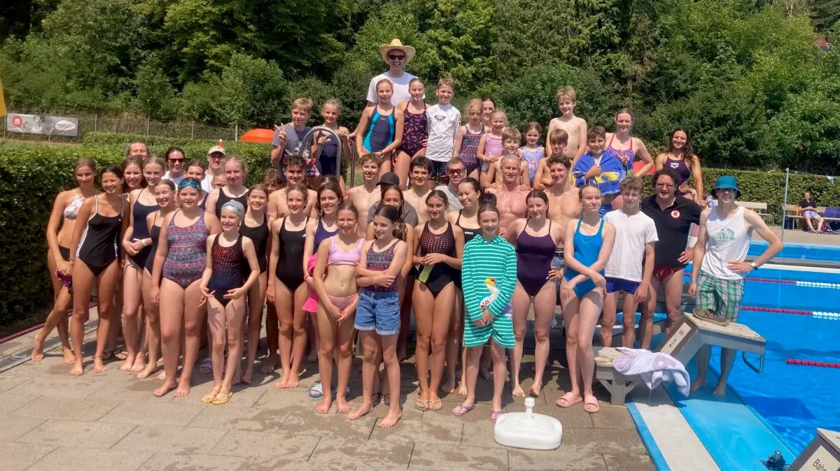 Kinder und Jugendliche der Schwimmabteilung des MTV Stuttgart bei den Vereinsmeisterschaften am 26.7. 2026