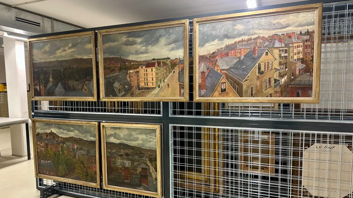 Die vorhandenen Teile des Stuttgart-Rundgemäldes von Sally Wiests werden im Gemäldemagazin des Stadtarchivs aufbewahrt.