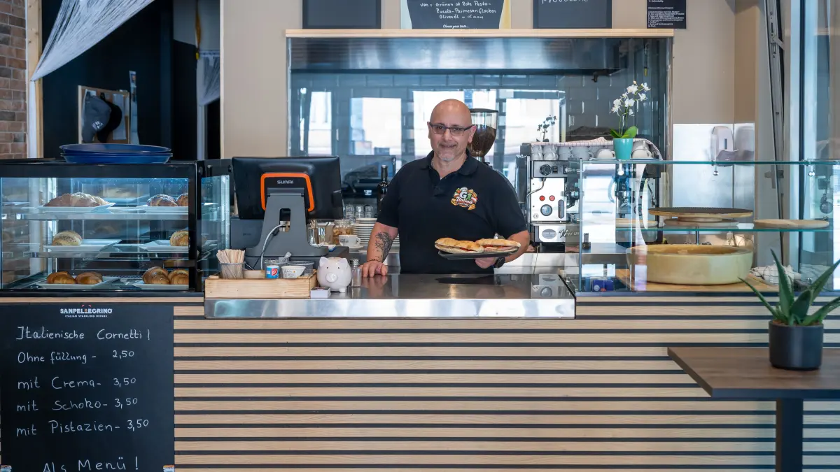 Gastronomie Gastro neues italienischen Cafe G1 (Inhaber Giacomo Cisterrna, im Kaiserbau