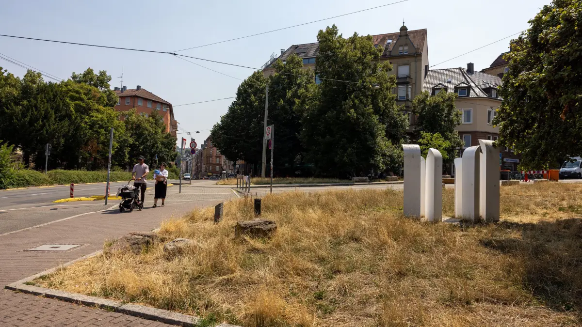 Bismarckplatz: Hitze am Bismarckplatz, die Stadt möchte den Platz jetzt doch weiter für die Hitzeperiode umbauen.