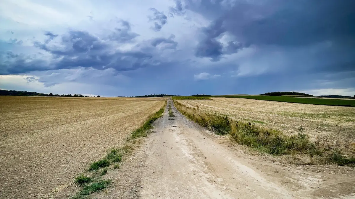 Örtlich besteht Unwettergefahr.
