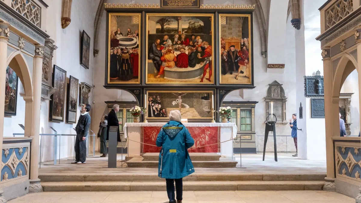 Die Stadtkirche St. Marien ist das älteste Gebäude der Lutherstadt Wittenberg und als Mutterkirche der Reformation bekannt. Hier steht der Reformationsaltar von Lucas Cranach dem Älteren.