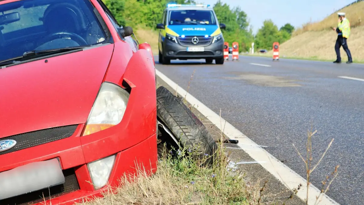 Frontalzusammenstoß zwischen zwei PKWs – L1140 voll gesperrt
