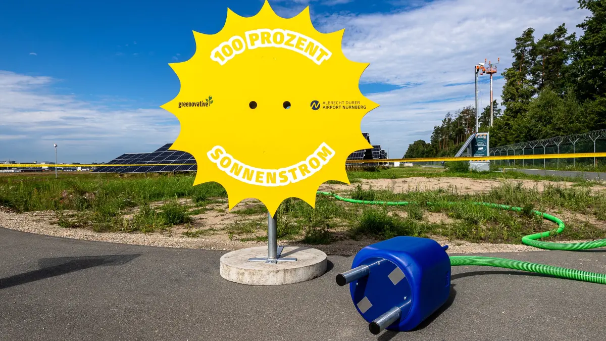 Beim Ersatzstrom sieht das anders aus: Hier trennt sich laut Elektro+ das gesamte System automatisch vom öffentlichen Netz und versorgt das ganze Haus weiter. Und zwar so als wäre nichts geschehen. Das System baut dabei ein eigenes, vom öffentlichen Netz getrenntes Versorgungsnetz auf - einen sogenannten Inselbetrieb.
