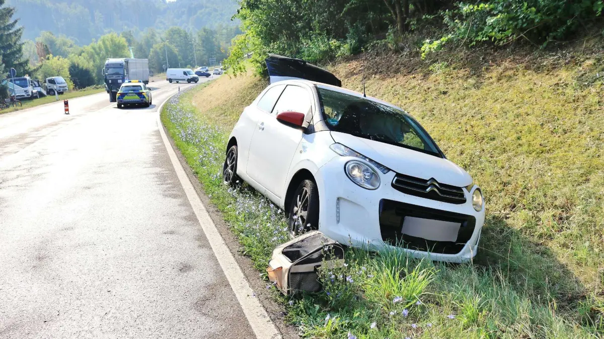 Frontalzusammenstoß zwischen zwei PKWs – L1140 voll gesperrt
