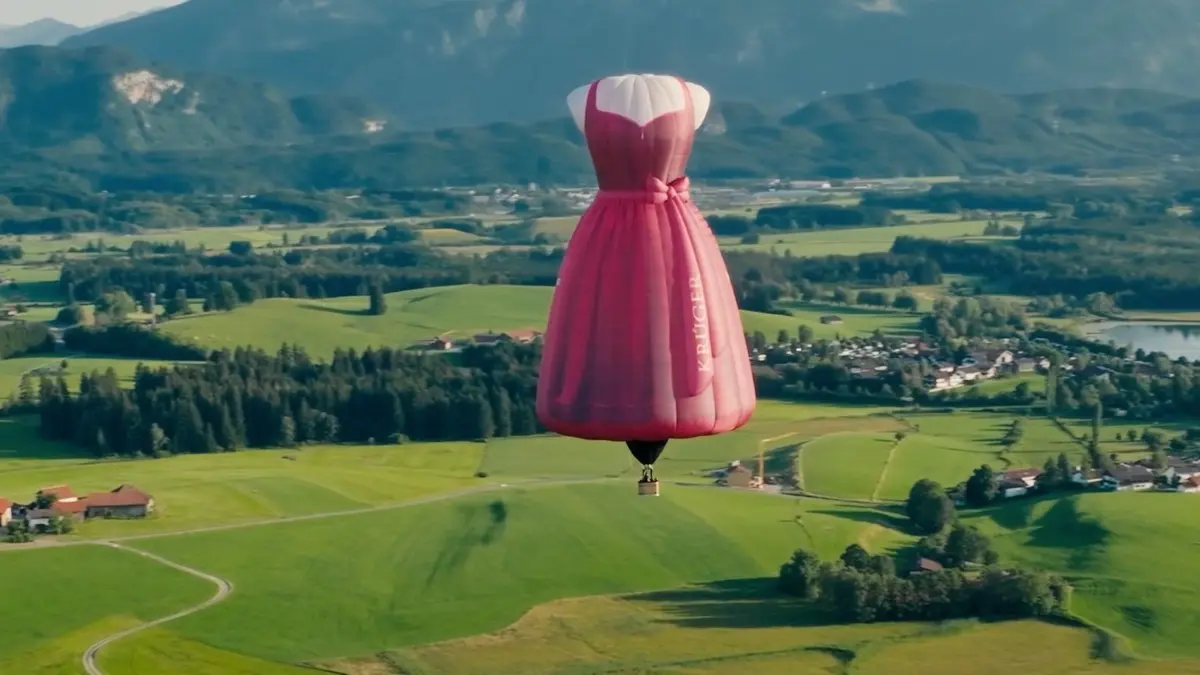 Heißluftballon in Dirndl-Form von Krüger Dirndl, dem Dirndl-Hersteller aus Wernau