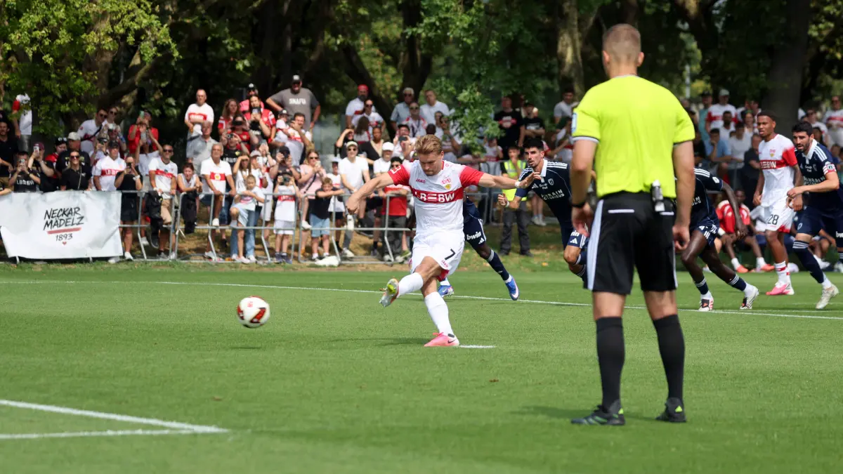 01.08.26 VfB Stuttgart - Paris FC: 01.08.26 VfB Stuttgart - Paris FC Deutschland, Stuttgart, 01.08.2026, Fussball, Bundesliga, Saison 2026/2027, Testspiel, VfB Stuttgart - Paris FC: Maximilian Mittelstädt VfB Stuttgart verschiesst einen Elfmeter. *** August 1, 2026: VfB Stuttgart vs. Paris FC, Germany, Stuttgart, August 1, 2026, Soccer, Bundesliga, 20262027 Season, Friendly Match, VfB Stuttgart vs. Paris FC, Maximilian Mittelstädt, VfB Stuttgart misses a penalty kick