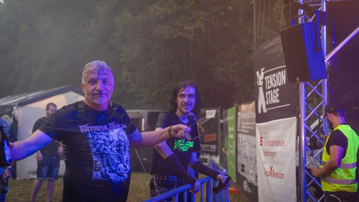 RockXplosion-Freitag: Die Fans trotzen dem Regen
